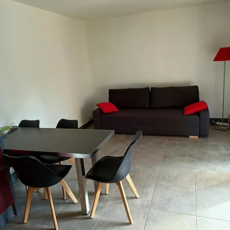 Coquelicot Apartment *